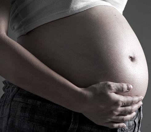 Trods kollegas graviditet var opsigelse af bedst kvalificerede medarbejder usaglig